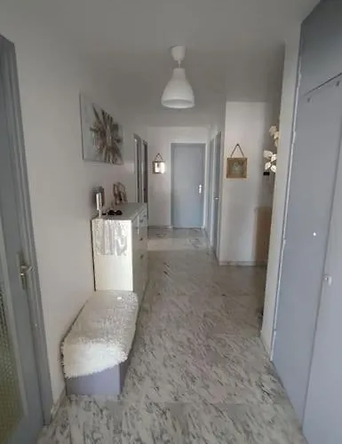 Nice, Super A 8 Minutes De La Plage. *